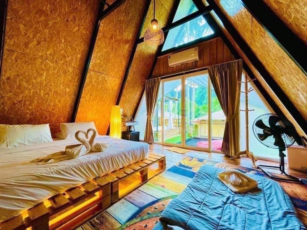 Bridge Hill Cafe Glamping Hotel Khao Sok National Park Buitenkant foto